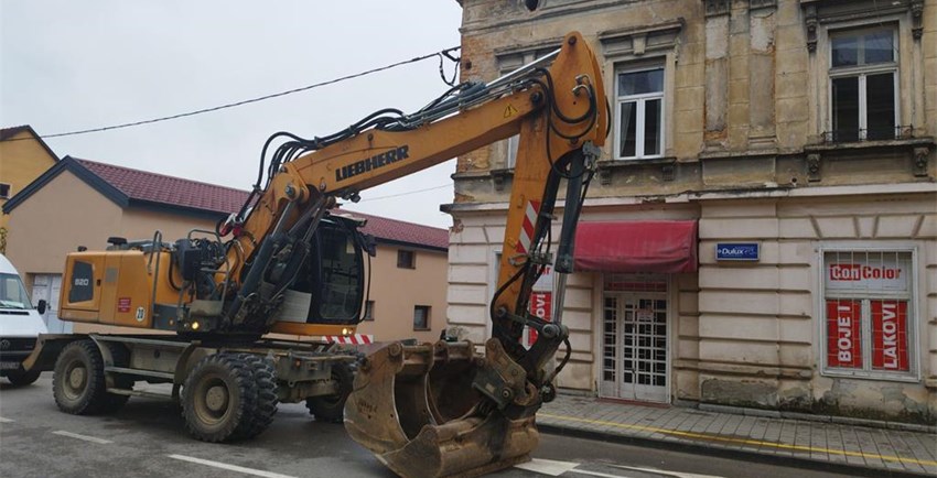 Počeli radovi na sanaciji ulegnuća u dijelu Ulice Rakovac, promet zatvoren za sve od križanja s Majderovom do križanja s Ulicom 13. srpnja 